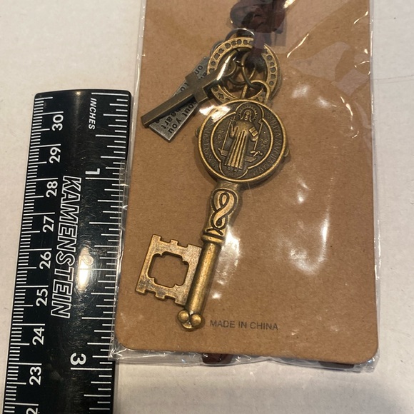 NIP St. Benedict Antique-Bronze tone Key Medallion, Christian Cross and Amulets - Picture 4 of 4